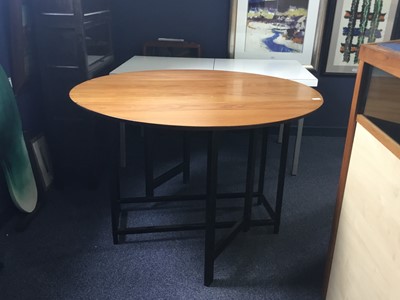 Lot 615 - A DROP LEAF CIRCULAR DINING TABLE WITH EBONISED SUPPORTS