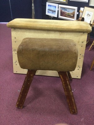 Lot 642 - A WOODEN GYM VAULTING HORSE BOX AND A VAULTING BUCK