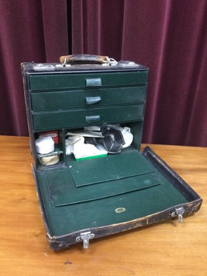 Lot 651 - A VINTAGE DOCTOR'S CASE