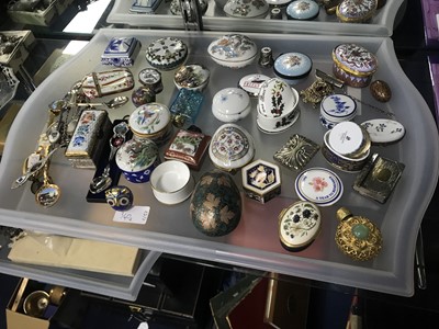 Lot 340A - A COLLECTION OF ENAMEL AND CERAMIC PILLBOXES