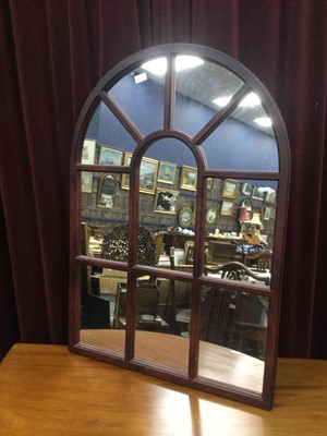 Lot 668 - A VINTAGE ARCHED WALL MIRROR AND A BAISE LINED BOX