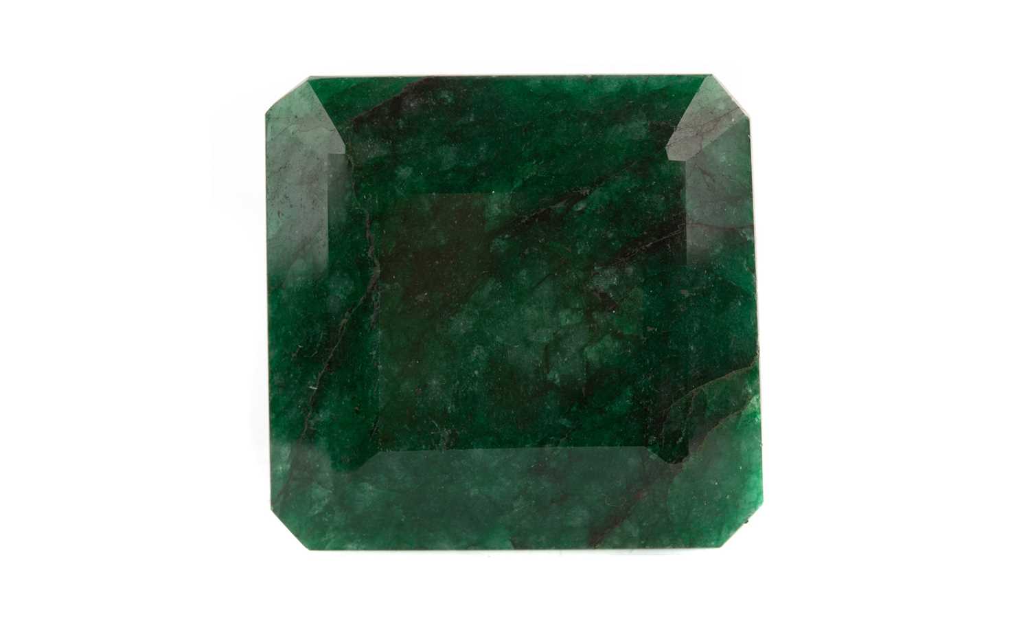 Lot 908 - **A CERTIFICATED UNMOUNTED EMERALD