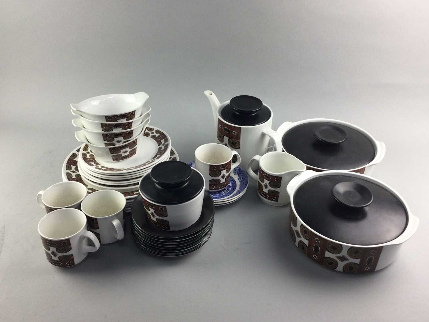 Lot 21 - A J&G MEAKIN STUDIO MAORI PATTERN PART DINNER SERVICE AND OTHER CERAMICS