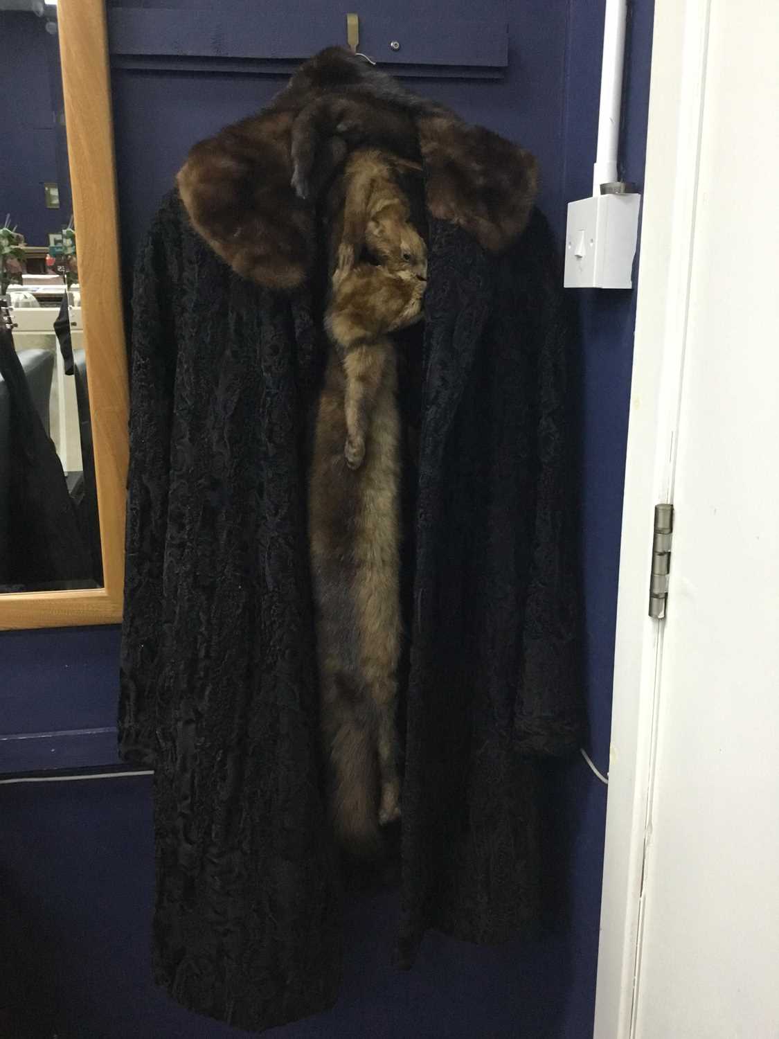 Lot 47 - A LADY'S BEAVER LAMB FUR COAT BY FISCHER OF GLASGOW AND STOLES