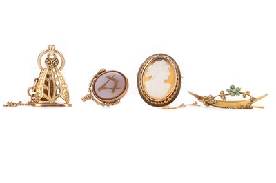 Lot 920 - A GROUP OF BAR BROOCHES AND OTHER ITEMS