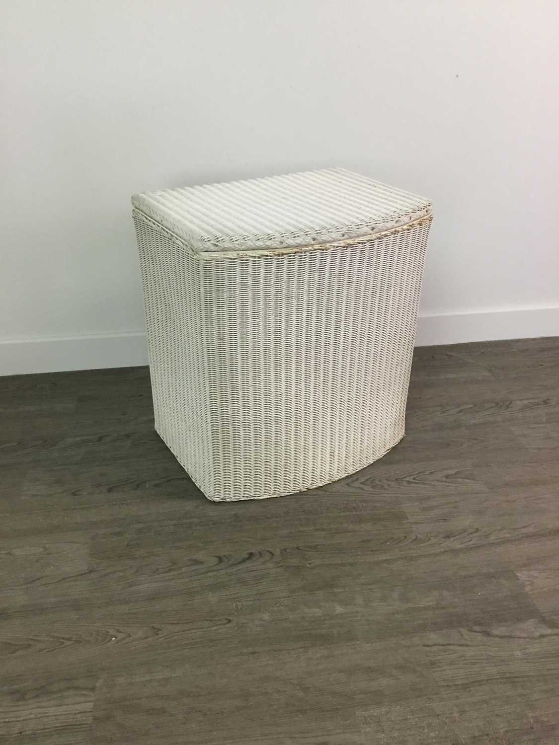 Lot 98 - A LLOYD LOOM WICKER LINEN BOX