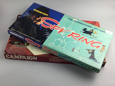 Lot 54 - A LOT OF TWO VINTAGE BOARD GAMES AND OTHER ITEMS