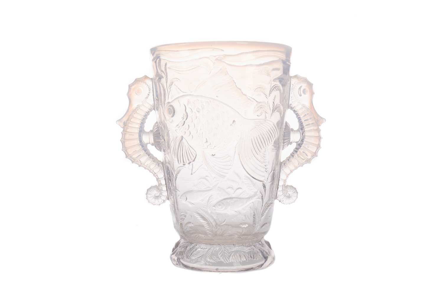 Lot 1026 - AN EARLY 20TH CENTURY OPALESCENT GLASS VASE