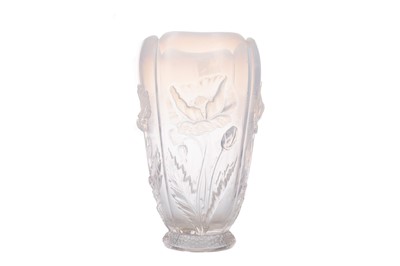 Lot 1027 - AN EARLY 20TH CENTURY OPALESCENT GLASS VASE
