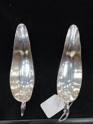Lot 442 - A PAIR OF EDWARDIAN SILVER SAUCE BOATS