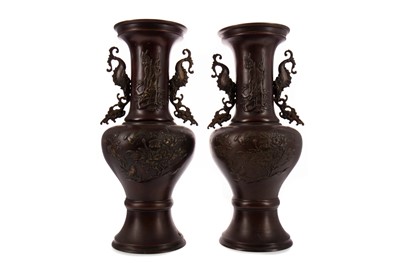 Lot 1652 - A PAIR OF EARLY 20TH CENTURY JAPANESE BRONZE VASES