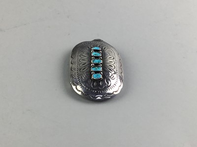 Lot 114 - A SILVER AND TURQUOISE BELT BUCKLE