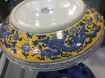 Lot 1654 - A LATE 20TH CENTURY CHINESE CHARGER