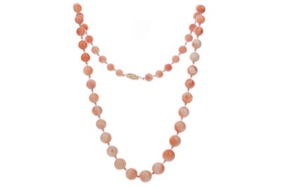 Lot 306 - AN ANGEL SKIN CORAL NECKLACE