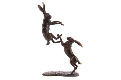 Lot 1451 - A BRONZE FIGURE GROUP OF TWO FIGHTING HARES