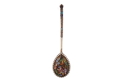 Lot 456 - AN IMPERIAL RUSSIAN SILVER GILT AND CLOISONNÉ ENAMEL SPOON