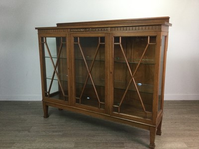 Lot 369 - A REPRODUCTION MAHOGANY DWARF DISPLAY CABINET