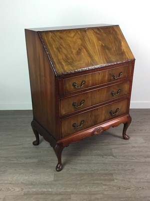 Lot 334 - A MAHOGANY REPRODUCTION BUREAU