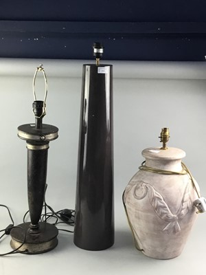 Lot 372 - A CONTEMPORARY FLOOR LAMP