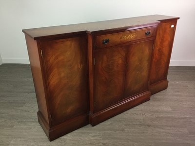 Lot 333 - A REPRODUCTION MAHOGANY BREAKFRONT SIDE CABINET