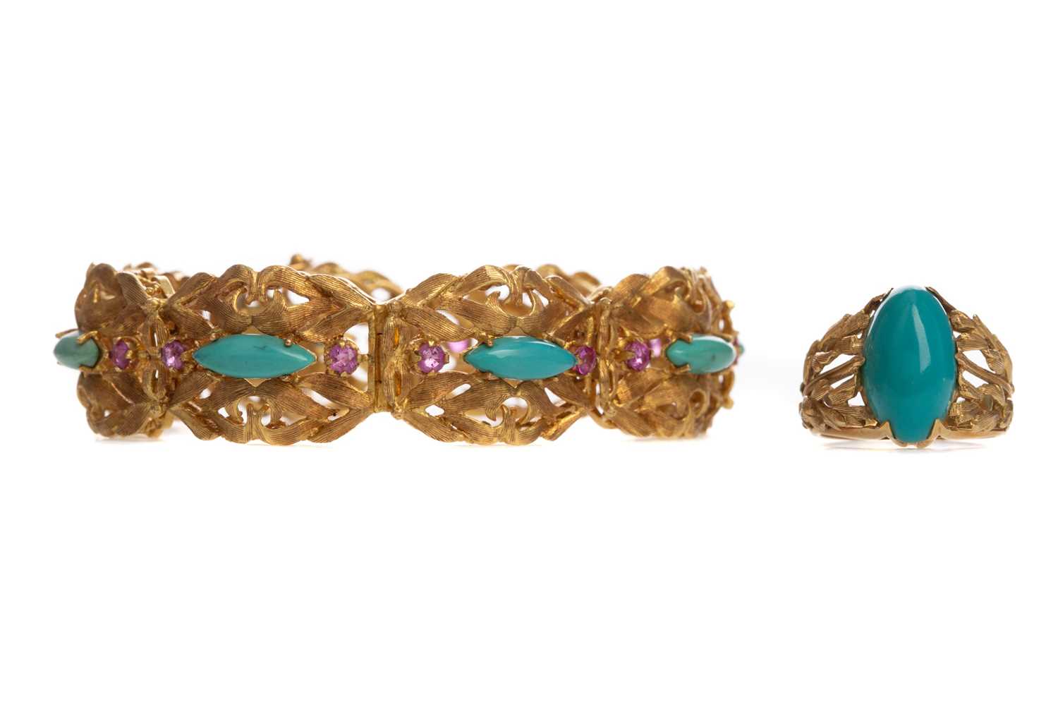 Lot 319 - A TURQUOISE RING AND BRACELET