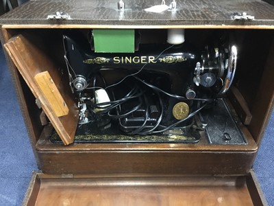 Lot 103A - A VINTAGE SINGER SEWING MACHINE