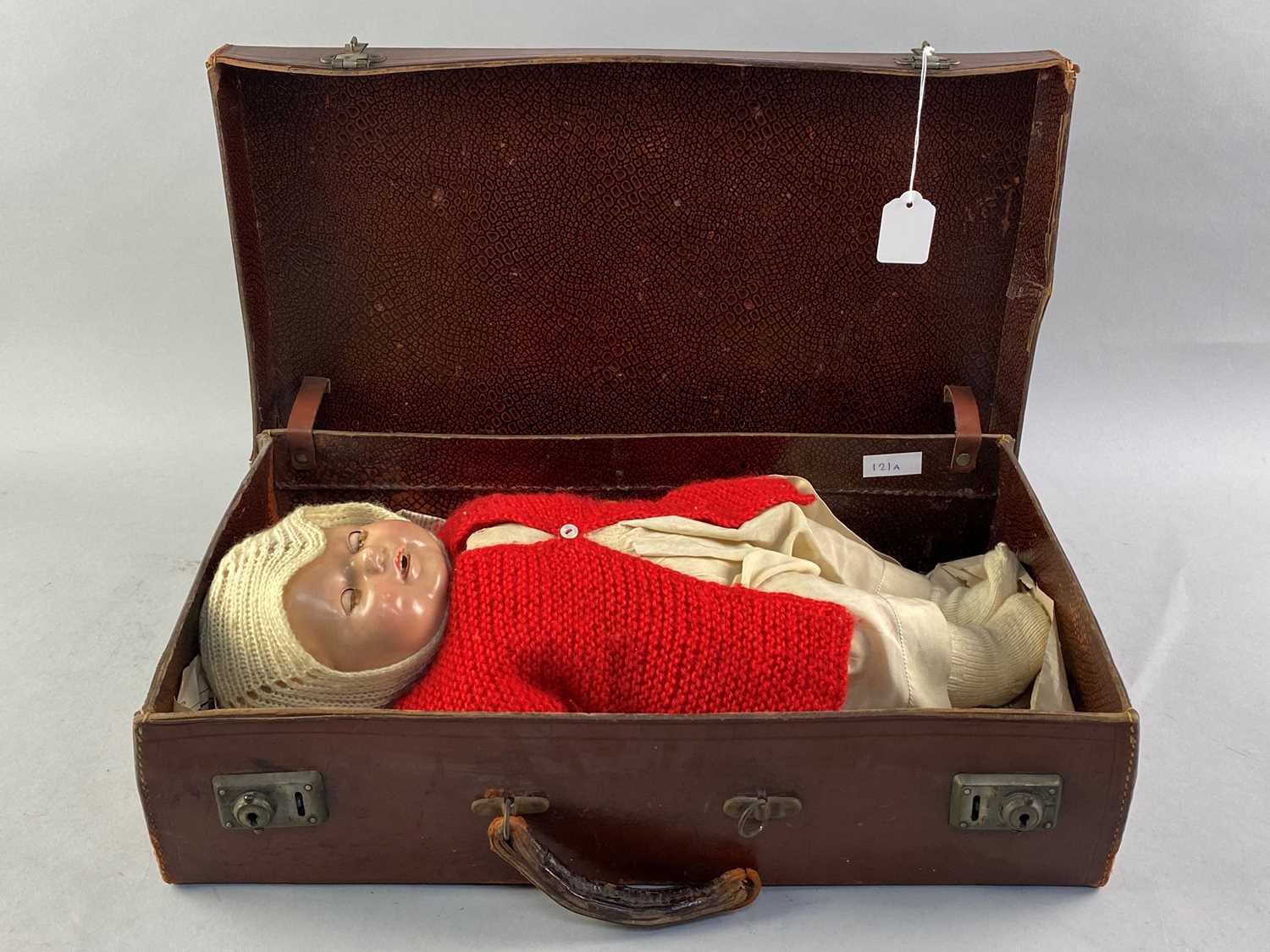 Lot 121 - A CHILD'S VINTAGE DOLL AND A VINTAGE SUITCASE