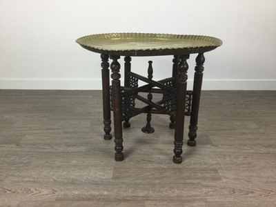 Lot 1452 - AN EARLY 20TH CENTURY INDIAN BRASS TEA TABLE