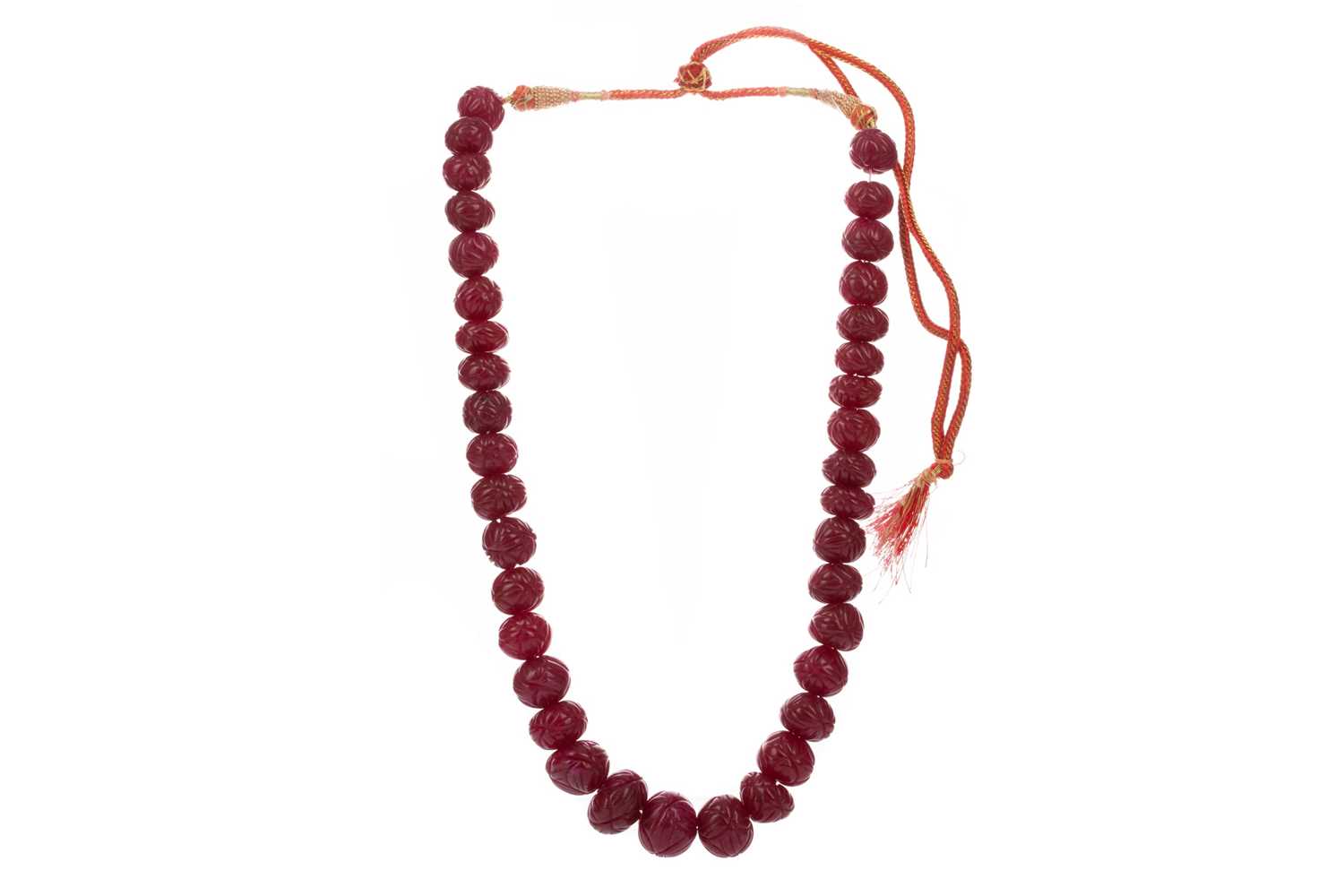 Lot 344 - A RUBY BEAD NECKLACE