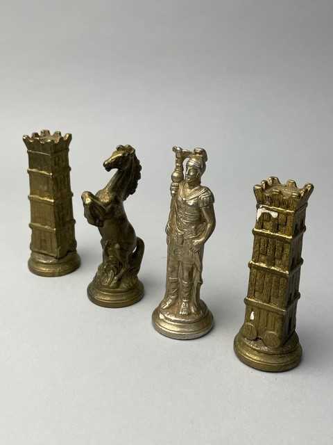 Lot 25 - AN ITALIAN FIGURAL CHESS PIECES