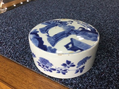 Lot 1728 - AN EARLY 20TH CENTURY CHINESE BLUE AND WHITE GINGER JAR WITH COVER