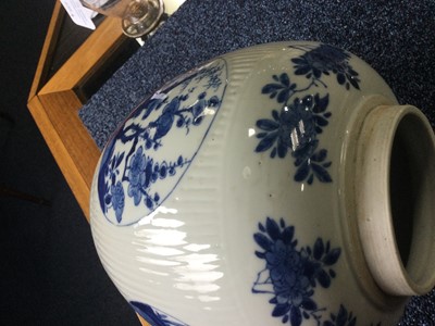 Lot 1728 - AN EARLY 20TH CENTURY CHINESE BLUE AND WHITE GINGER JAR WITH COVER