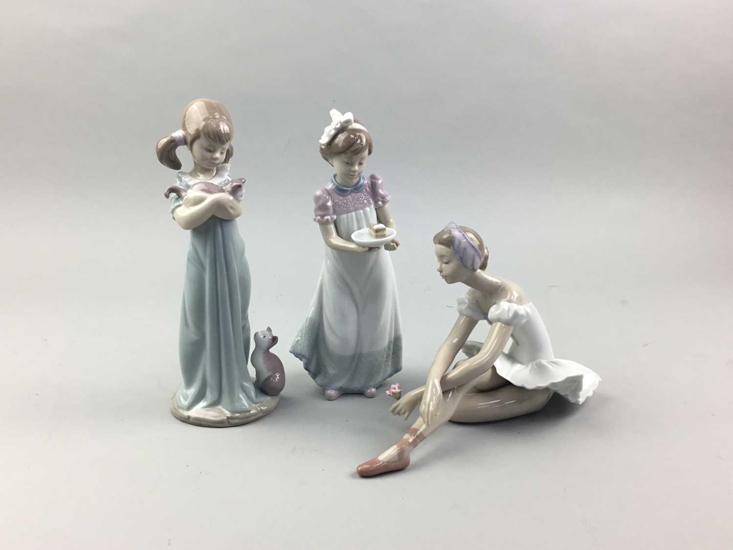 Lot 52 - A LOT OF THREE LLADRO FIGURES IN ORIGIANL BOXES