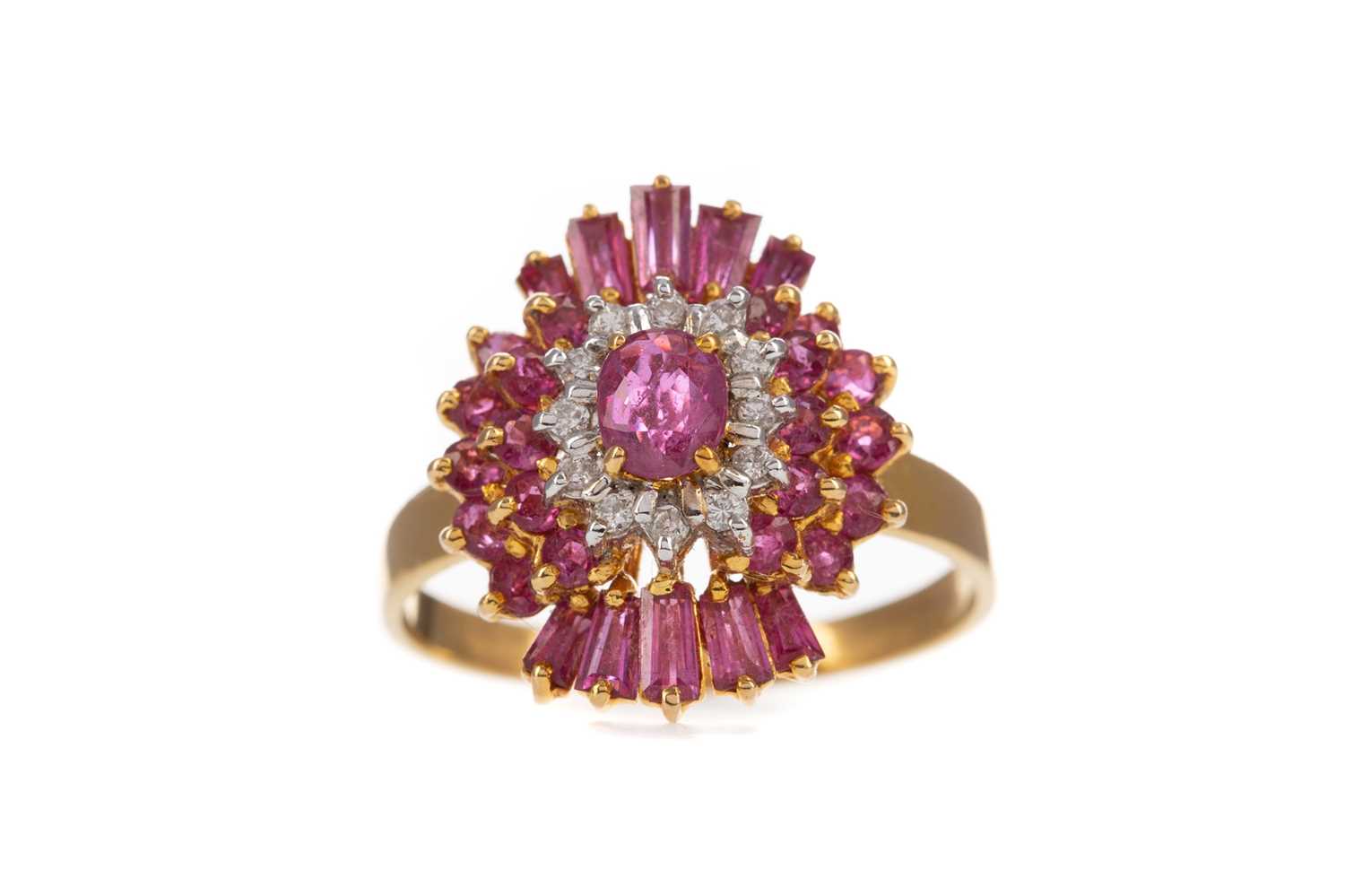 Lot 377 - A RUBY AND DIAMOND RING