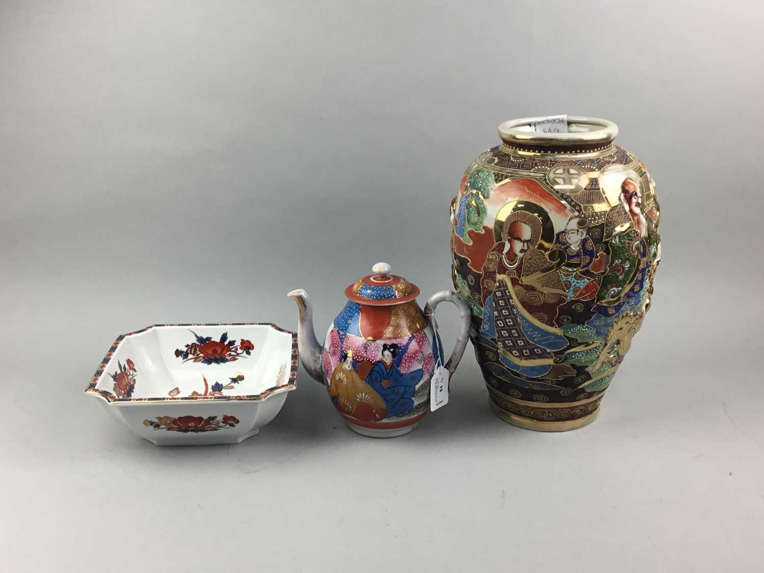 Lot 84 - A JAPANESE VASE AND OTHER JAPANESE CERAMICS