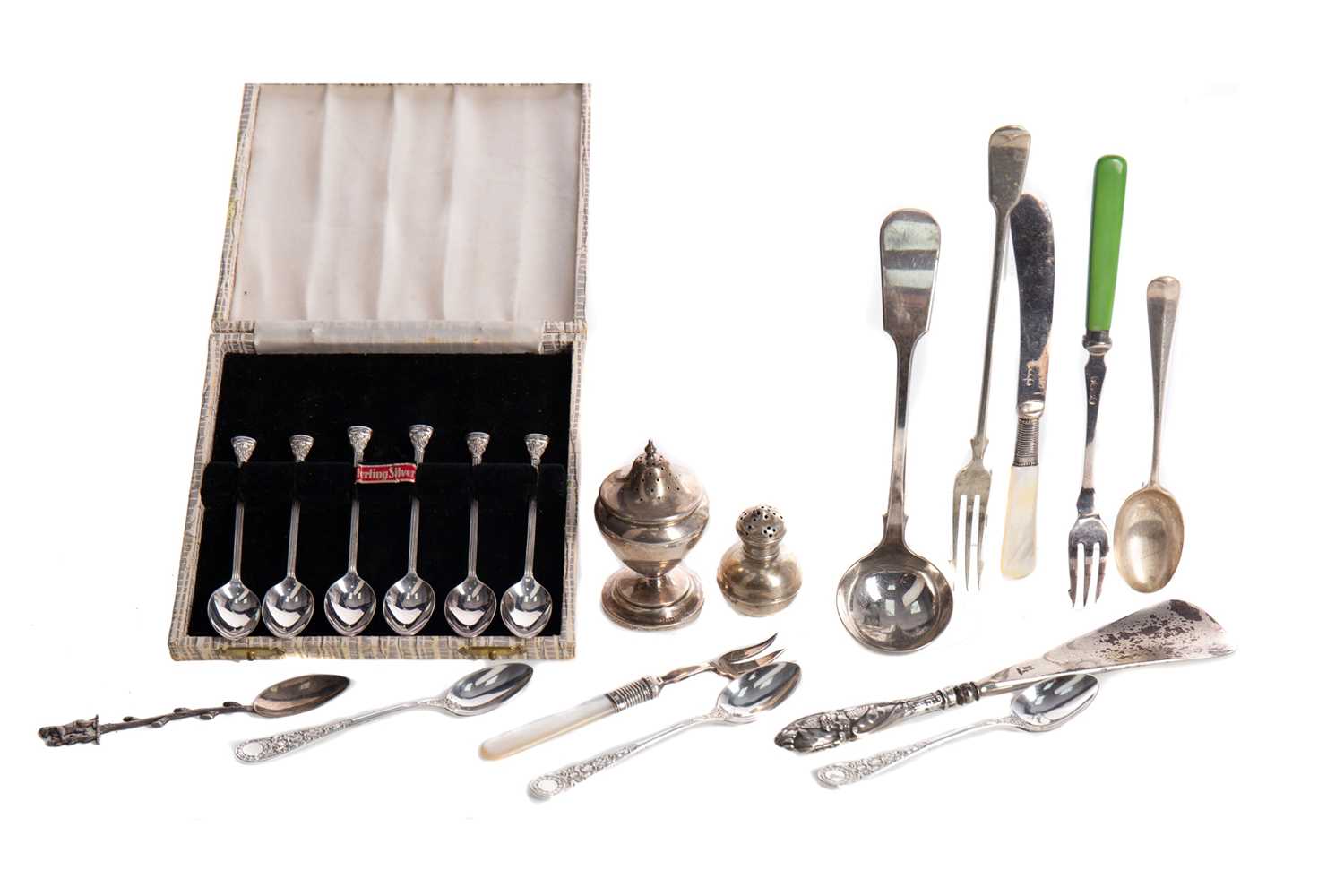 Lot 479 - A SET OF SIX AUSTRALIAN SILVER COFFEE SPOONS, ALONG WITH OTHER LOOSE SILVER AND PLATED FLATWARE