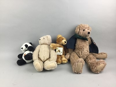 Lot 85 - A COLLECTION OF 20TH CENTURY TEDDY BEARS AND TOYS