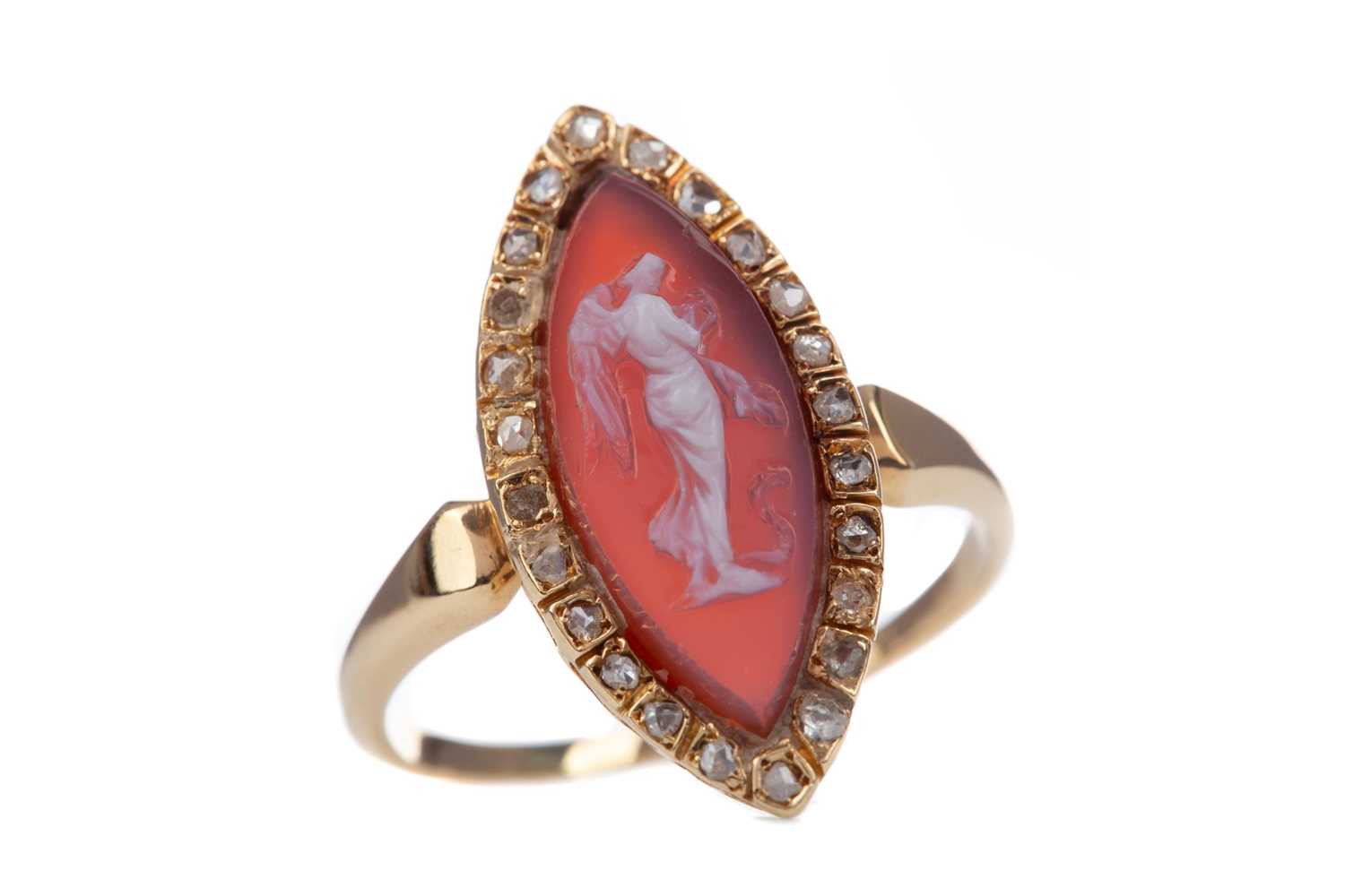 Lot 415 - A CAMEO AND DIAMOND RING