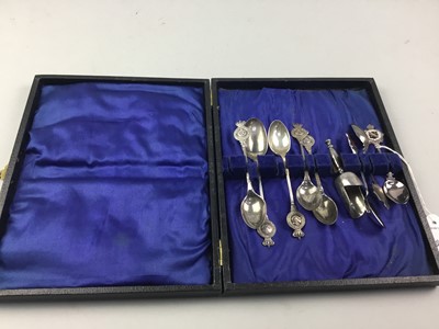 Lot 98 - A SET OF FIVE SILVER TEASPOONS AND TWO OTHER SILVER SPOONS