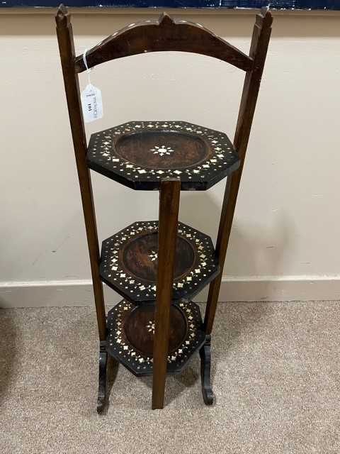 Lot 101 - AN EARLY 20TH CENTURY INDIAN THREE-TIER CAKE STAND