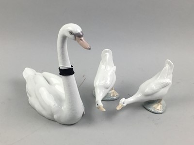 Lot 122 - A LLADRO FIGURE OF A SWAN AND TWO GEESE
