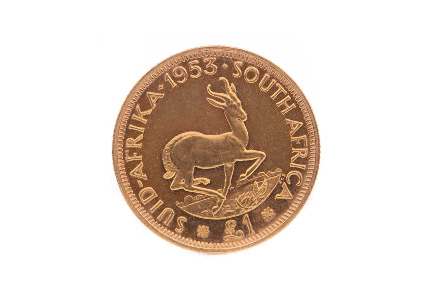 Lot 64 - A GOLD £1 ONE POUND SOUTH AFRICAN COIN DATED 1953