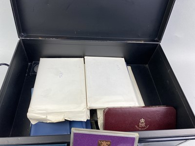 Lot 238 - A LOT OF COIN SETS