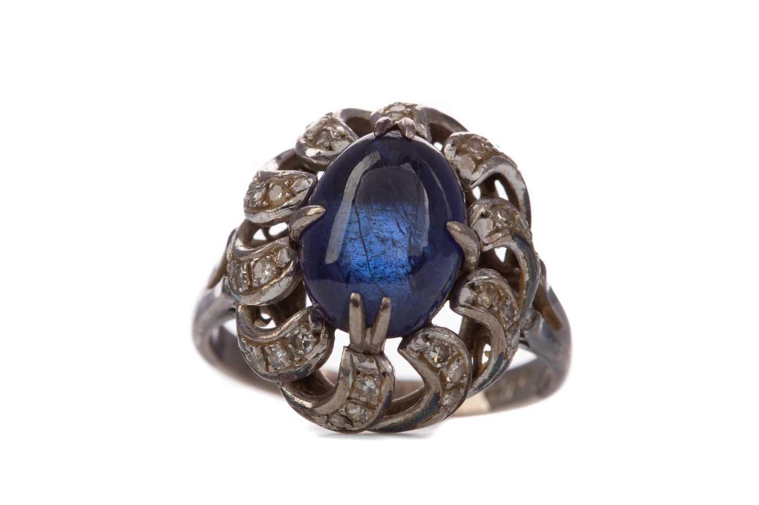 Lot 1310 - A SAPPHIRE AND DIAMOND RING