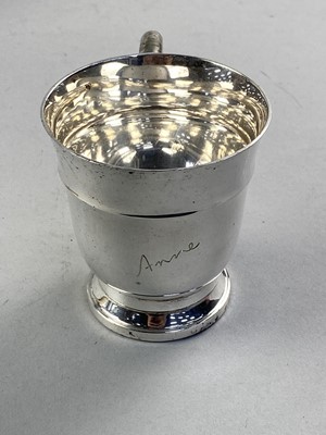 Lot 252 - A SILVER CHRISTENING CUP