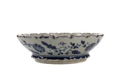 Lot 1774 - A LATE 19TH/EARLY 20TH CENTURY CHINESE CIRCULAR BOWL