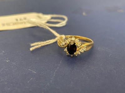 Lot 271 - A SAPPHIRE AND DIAMOND RING