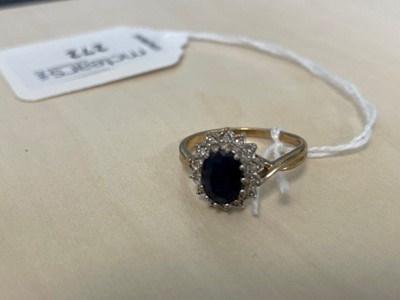 Lot 272 - A SAPPHIRE AND GEMSTONE CLUSTER RING