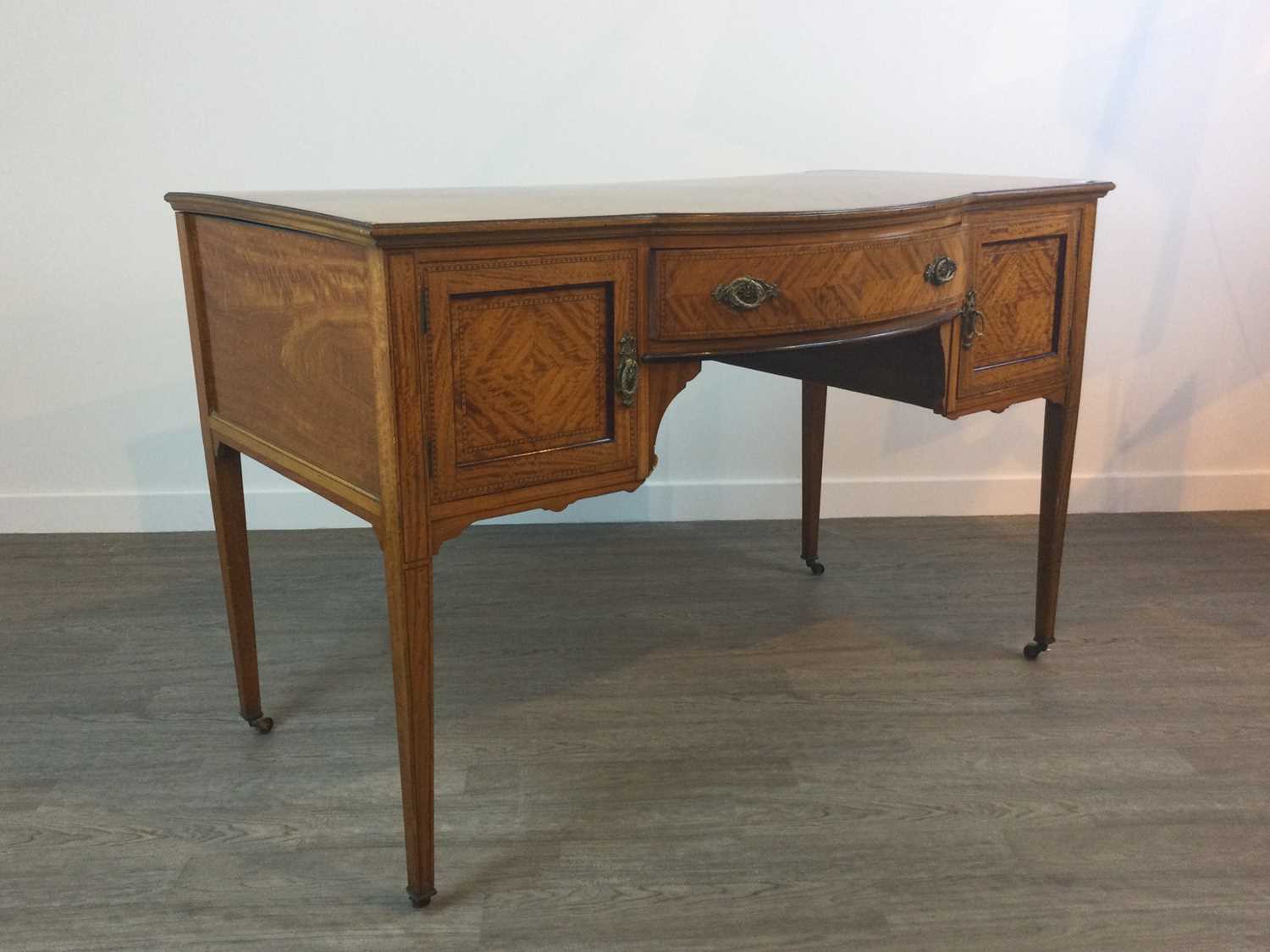 Lot 718 - A SATINWOOD SIDE TABLE
