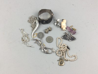 Lot 299 - A GROUP OF SILVER AND OTHER JEWELLERY